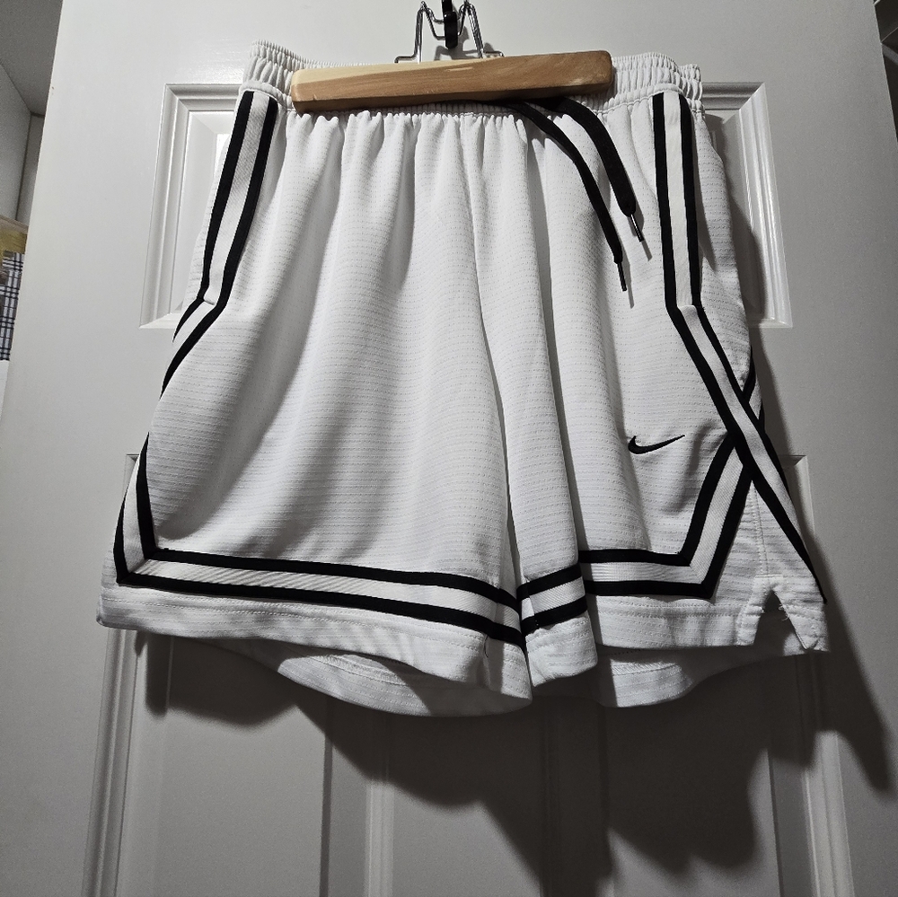 Men's Nike White and Black Athletic Shorts. BRAND NEW w/o Tag